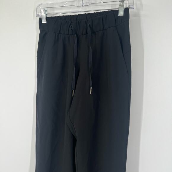 Lululemon On The Fly Pants Woven 27" in Black - Picture 3 of 9